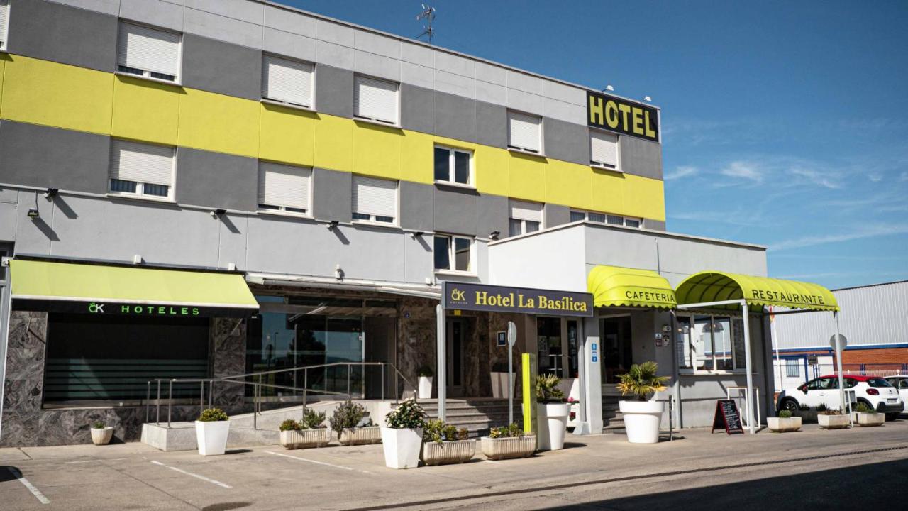 Ok Hotel La Basilica Вента-де-Баньос Экстерьер фото